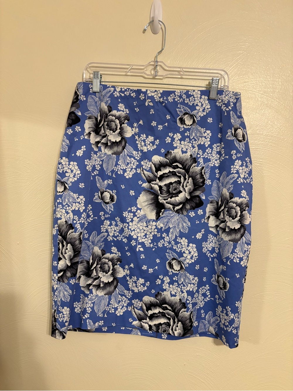 Talbots Floral Pencil Skirt Size 16 Blue White Black Stretch